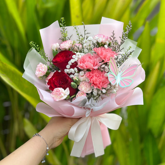 {M10} Amazing- Red roses & pink carnations