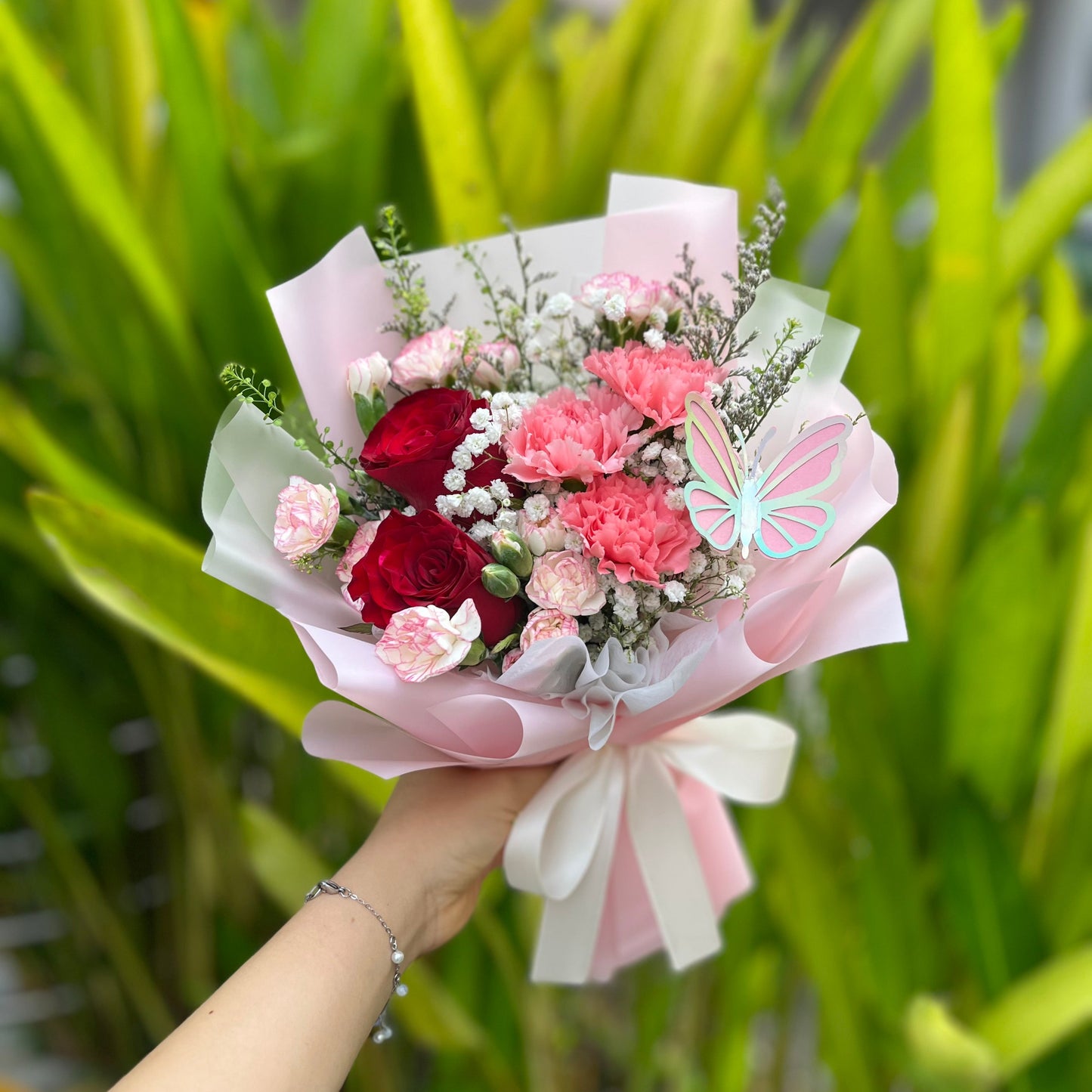 {M10} Amazing- Red roses & pink carnations