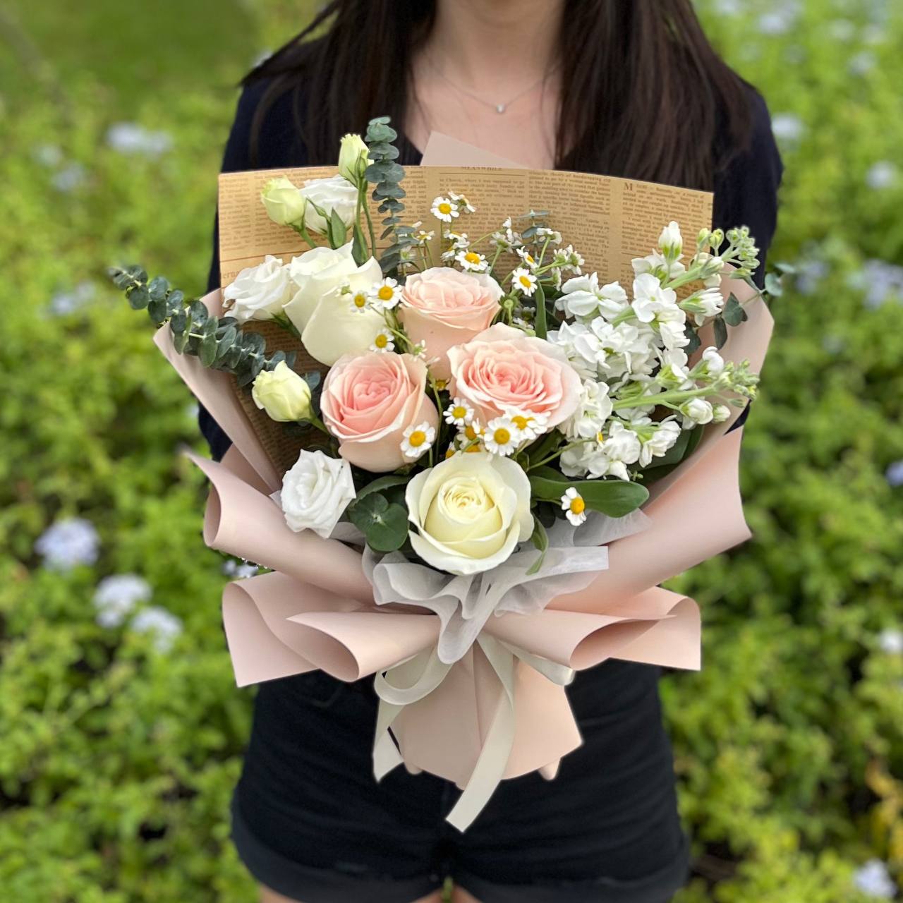 {M7} Lovely- peach & white rose bouquet (grad)