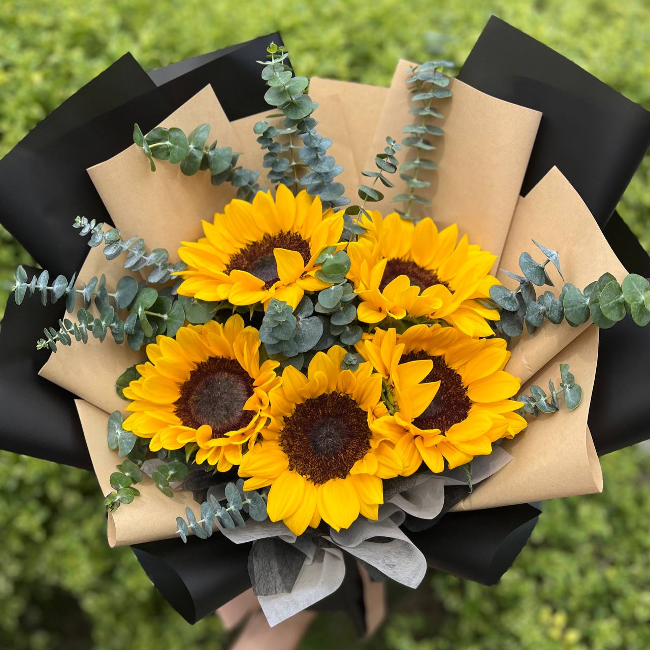 {G13} Cheers- 5 sunflower bouquet
