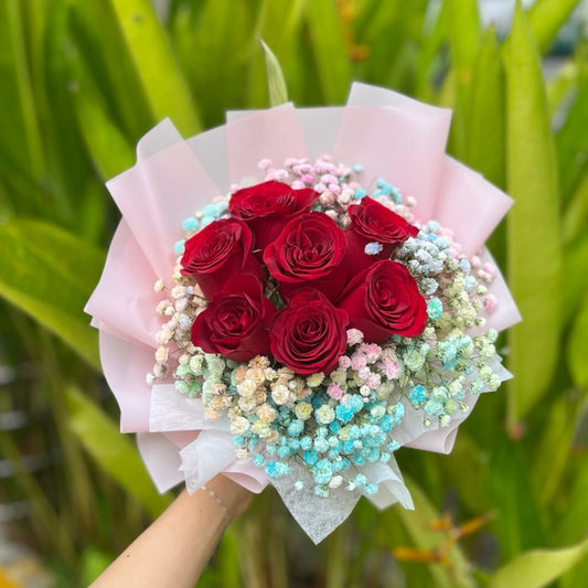 7 Rose Bouquet with Coloured Baby's Breath