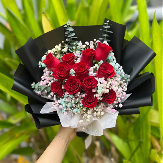 12 Rose Bouquet with Coloured Baby's Breath