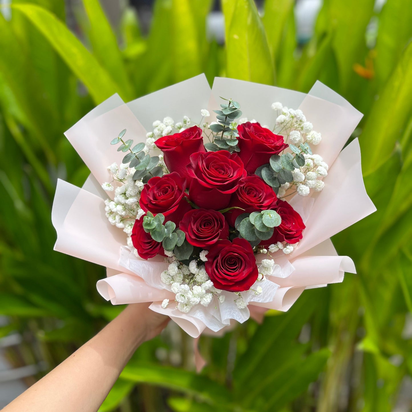 9 Rose Bouquet with Baby's Breath