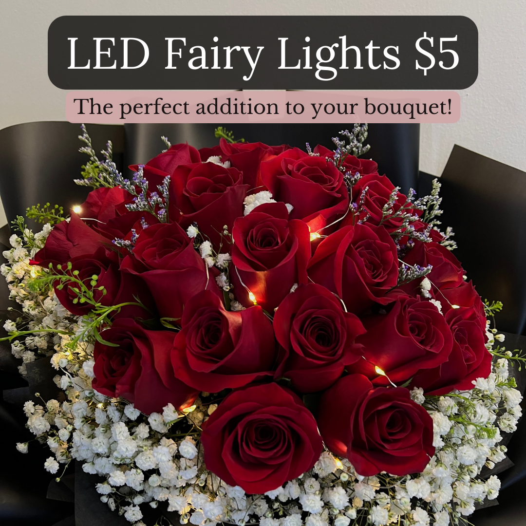 {G6}Triple roses and baby's breath with big graduation bear