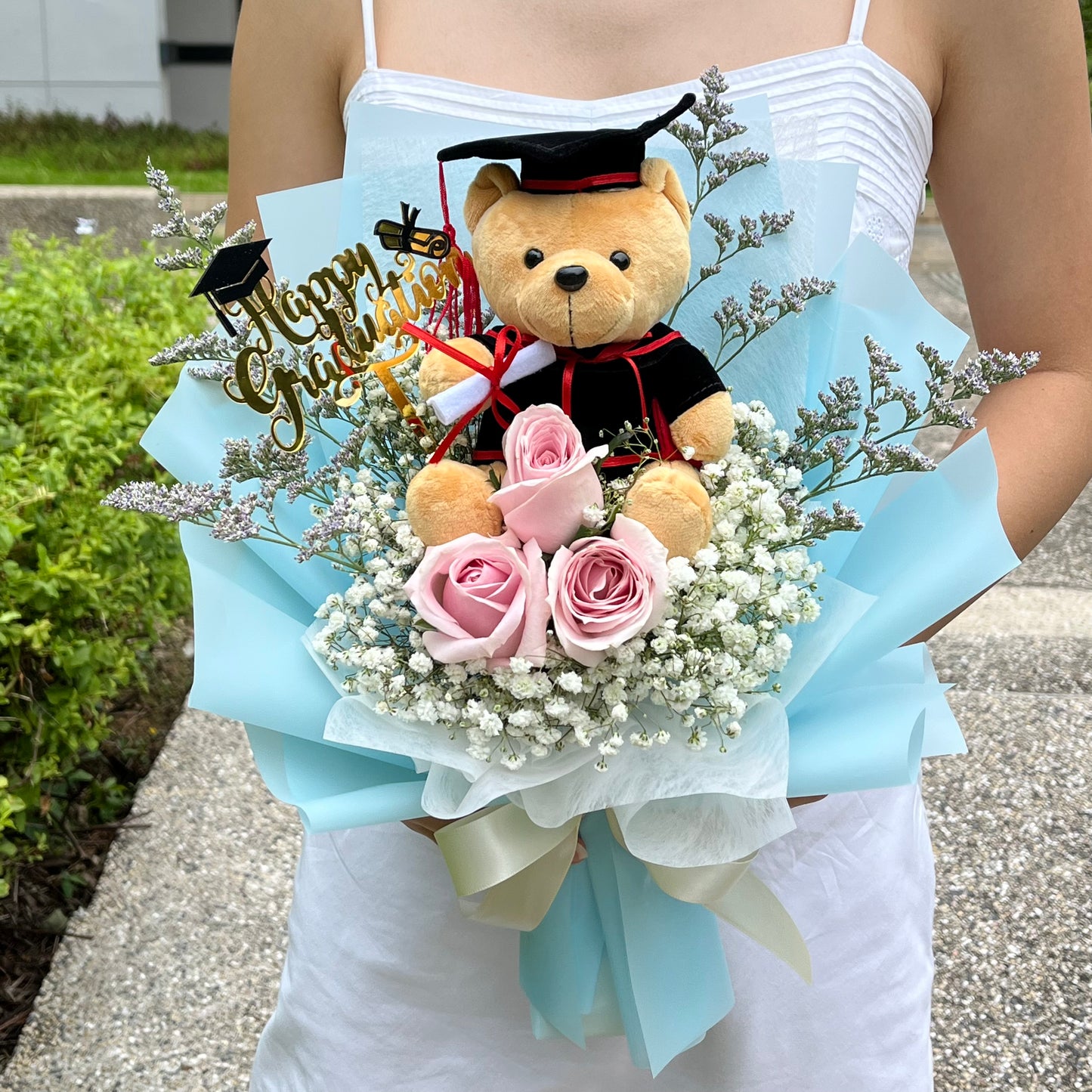 {G6}Triple roses and baby's breath with big graduation bear