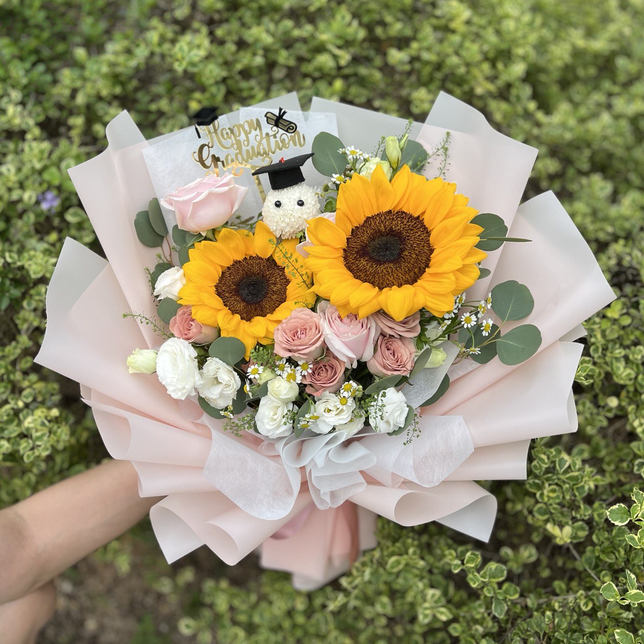 {G17} Graduate (pink)- Sunflowers & pink roses