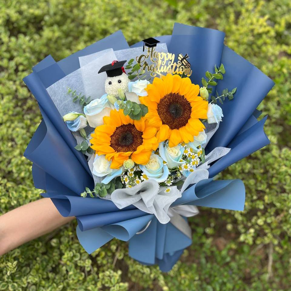 {G18} Graduate (blue)- Sunflowers & blue roses